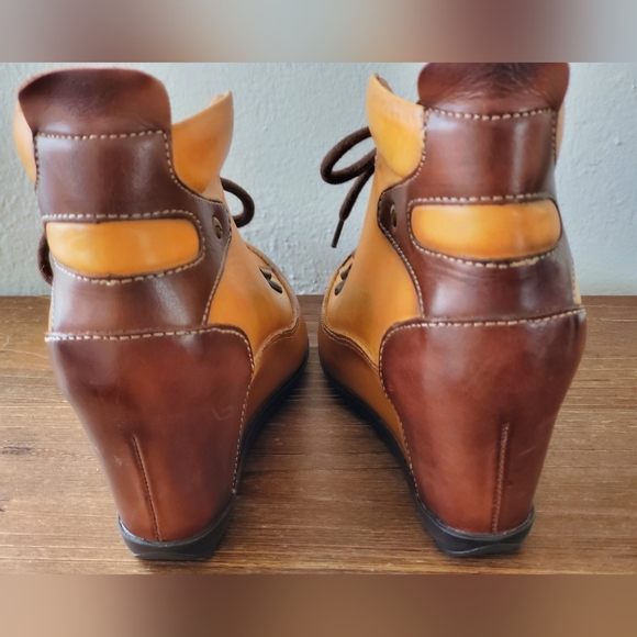 Shoes - Picture 5 of 10